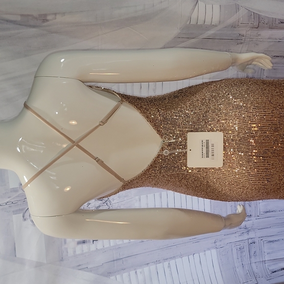 DEAR EMILIA MANY DIFFERENT NAMES MAXI DRESS GOLD - Picture 5 of 7